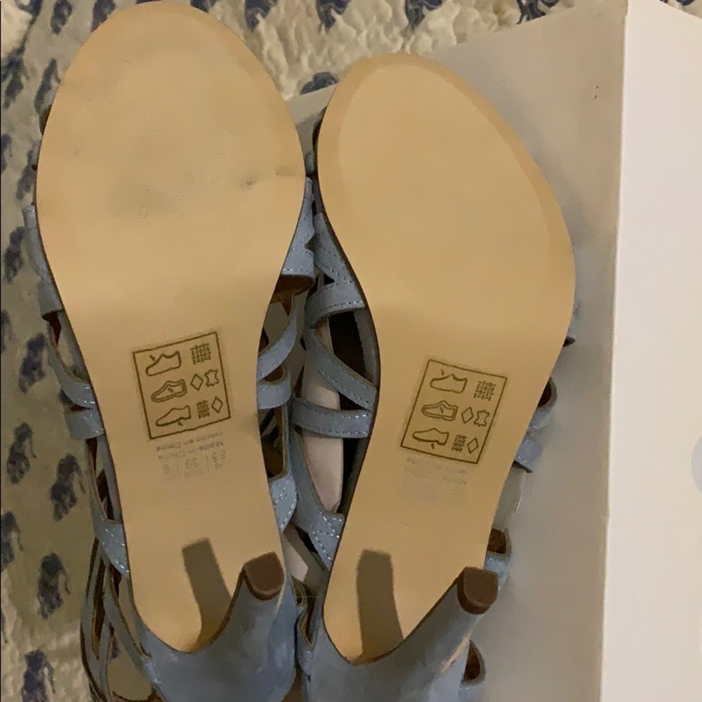 Shoes - Picture 3 of 4